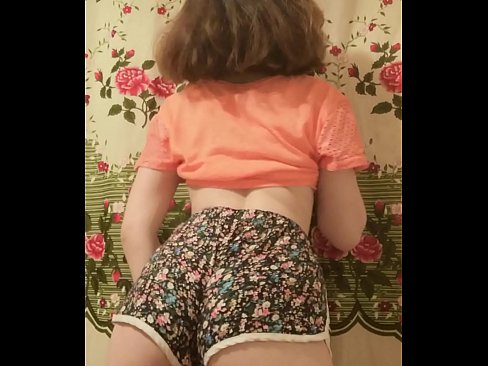 ❤️ Una ghjovana sexy si spoglia i pantaloncini davanti à a camera ❤️❌ Solo porno à noi ❌️❤