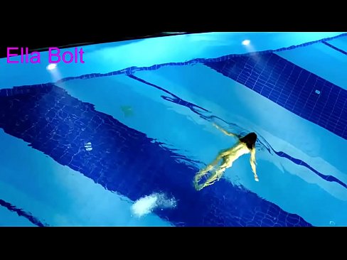 ❤️ Ùn possu micca piantà di fighjulà, ghjovana bionda catturata nuda in piscina ELLA BOLT ❤️❌ Solo porno à noi ❌️❤