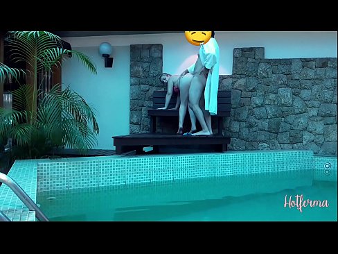 ❤️ Boss invita a cameriera à a piscina, ma ùn pudia resiste à un caldu ❤️❌ Solo porno à noi ❌️❤