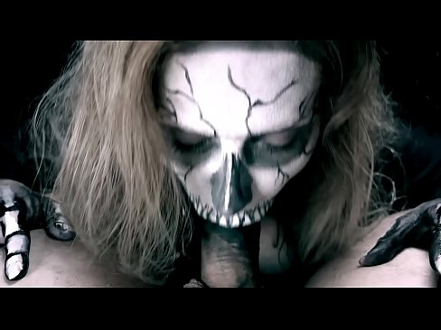 ❤️ Ragazza demonia chì succhia u cazzo cù a so bocca nera è ingoia cum. ❤️❌ Solo porno à noi ❌️❤
